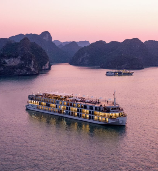 Croisière Bateau Indochine Dans La Baie De Lan Ha