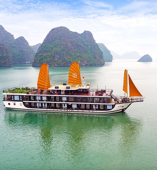 Jonque Peony Dans La Baie D'Halong