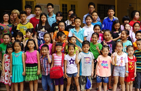 Nos Clients Rendent Visite Et Offrent Des Cadeaux Aux Enfants Défavorisés à La Maison De L'Amitié De Dong Da, Hanoï Nos Clients Rendent Visite Et Offrent Des Cadeaux Aux Enfants Défavorisés à La Maison De L'Amitié De Dong Da, Hanoï