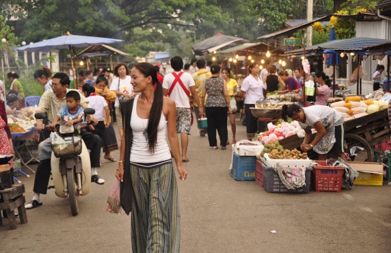Shopping à Vientiane : Une Journée D'Expérience Avec Mme Dahlia Shopping à Vientiane : Une Journée D'Expérience Avec Mme Dahlia