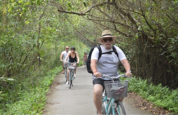 Que Faire à Cat Ba? Faire Une Excursion Du Village De Viet Hai En Vélo Que Faire à Cat Ba? Faire Une Excursion Du Village De Viet Hai En Vélo