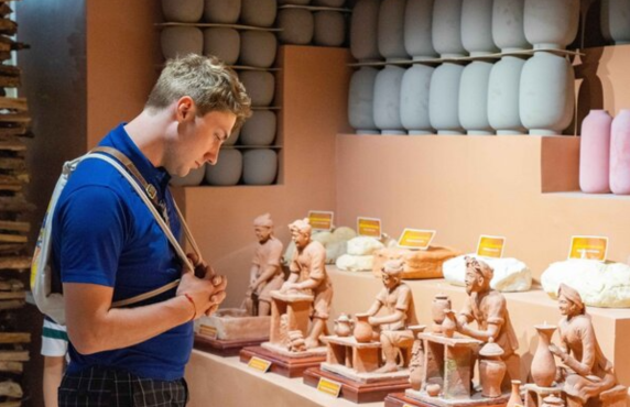 Découverte Le Musée De La Poterie De Bat Trang à Hanoi, Au Vietnam Découverte Le Musée De La Poterie De Bat Trang à Hanoi, Au Vietnam