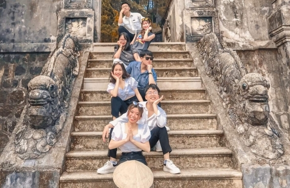 Tombeaux Royaux Uniques De Hué : Le Tombeau De Dong Khanh Tombeaux Royaux Uniques De Hué : Le Tombeau De Dong Khanh