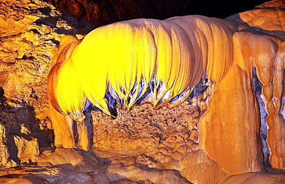 Grotte De Nguom Ngao: Chef-d'oeuvre Naturel à Cao Bang Vietnam Grotte De Nguom Ngao: Chef-d'oeuvre Naturel à Cao Bang Vietnam