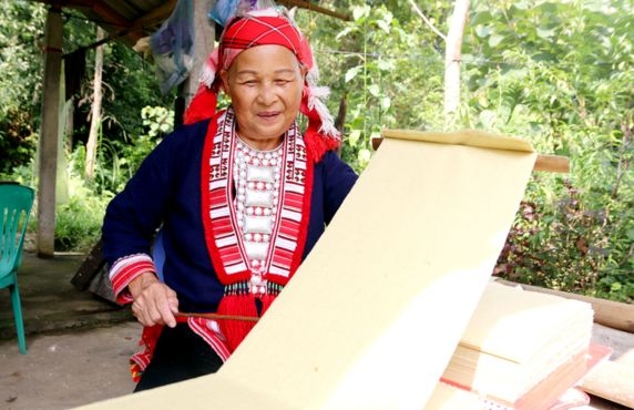 Village De Thanh Son : Village Artisanal De Fabrication De Papier à Ha Giang Vietnam Village De Thanh Son : Village Artisanal De Fabrication De Papier à Ha Giang Vietnam