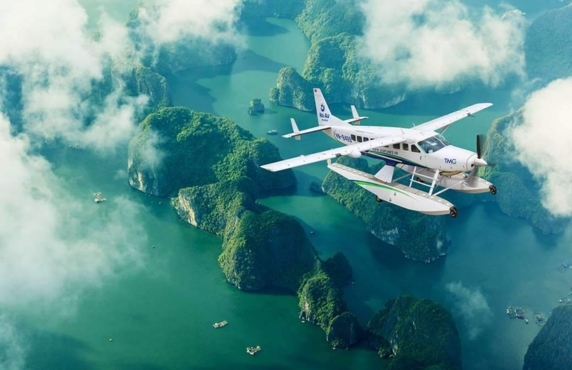 Découverte De La Baie D'Halong En Hydravion : Une Expérience Unique Découverte De La Baie D'Halong En Hydravion : Une Expérience Unique
