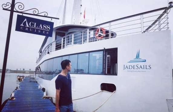 1 Jour En Jonque JadeSails Dans La Baie D'Halong - Remarques Par M. Hugo 1 Jour En Jonque JadeSails Dans La Baie D'Halong - Remarques Par M. Hugo