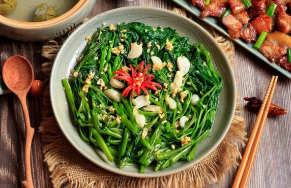 Le Liseron D'eau : Un Plat Incontournable De La Cuisine Vietnamienne Le Liseron D'eau : Un Plat Incontournable De La Cuisine Vietnamienne