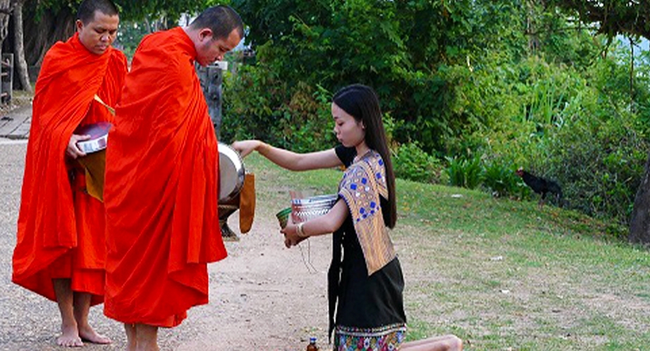 Moine implorant l'aumône au Laos