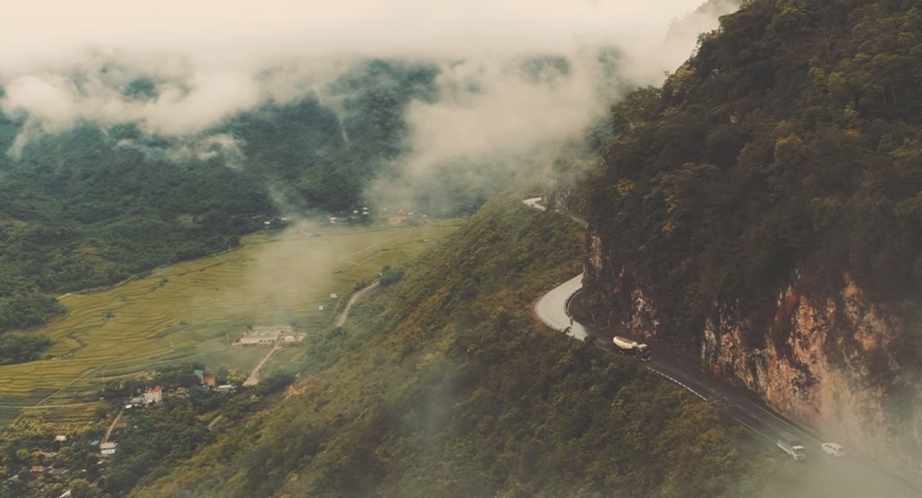 Route pour la vallée de Mai Chau