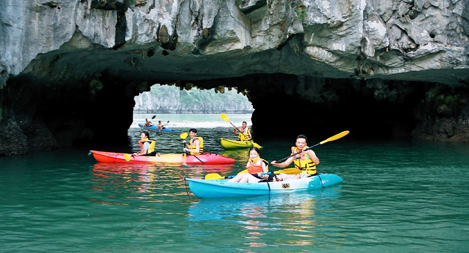 Kayak à la baie d'Halong