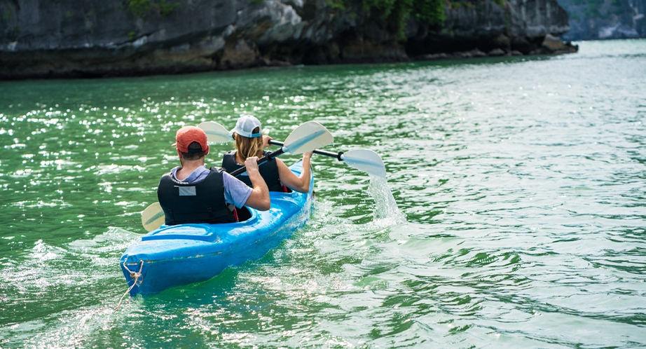 Kayak à la baie d'Halong