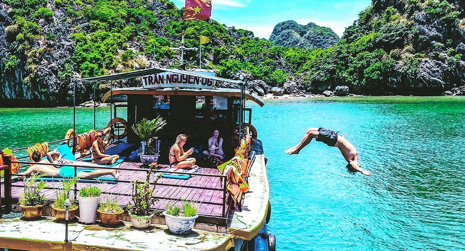 Croisière à la baie d'Halong