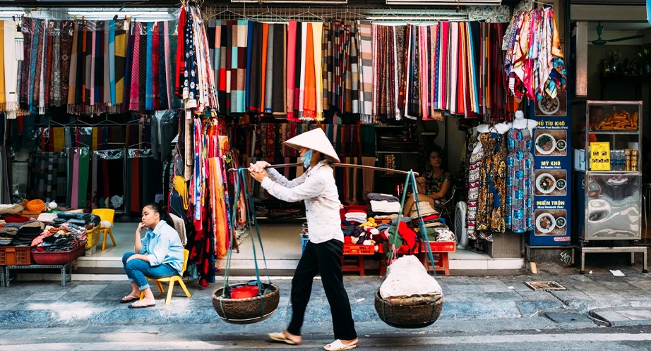 Vendeurs ambulants à Hanoï