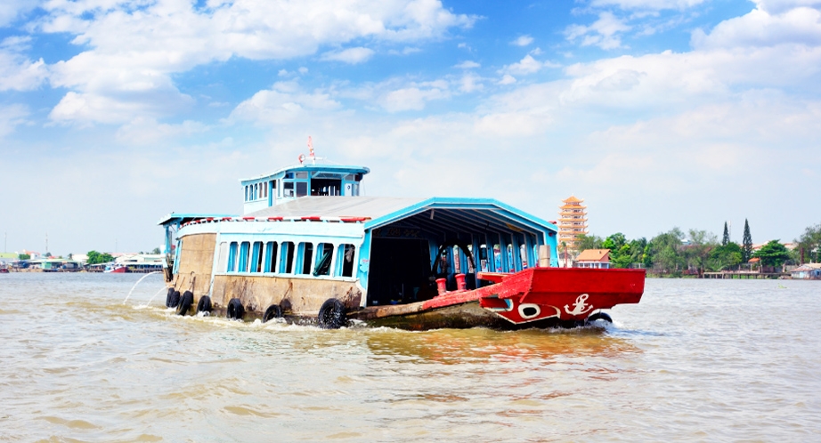 Le ferry sur le Mékong