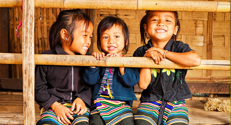 Les filles de l'ethnie au Laos