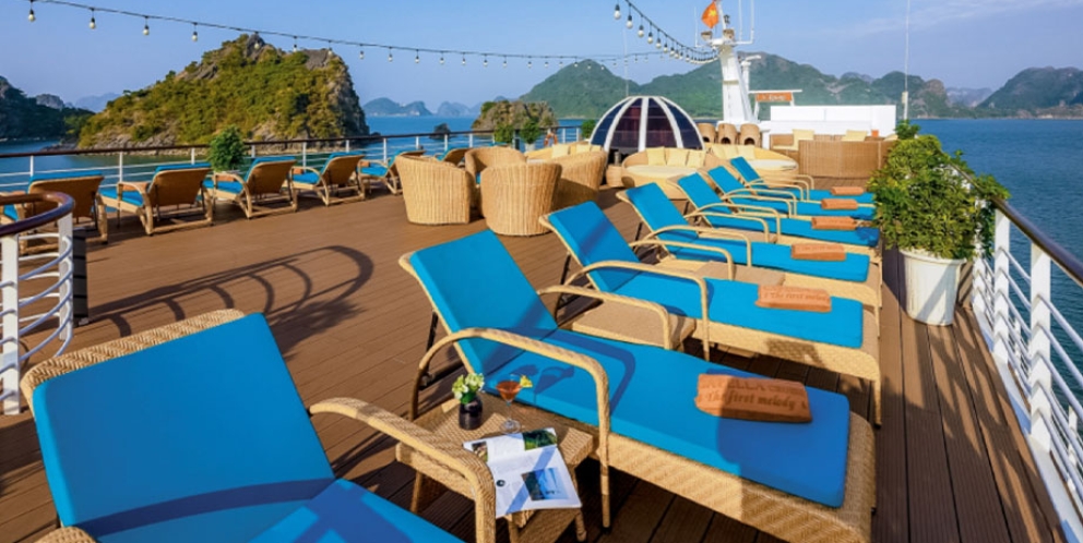 Terrasse ensoleillée de la croisière Capella