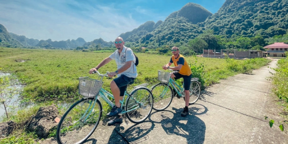 faire-du-vélo-autour-du-village-de-Viet-Hai