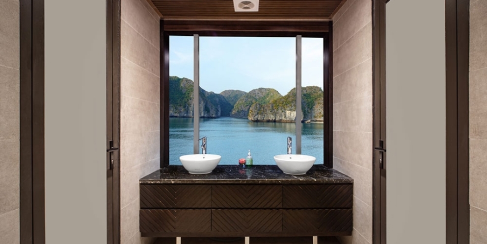 Salle de bain avec la vue sur la baie 