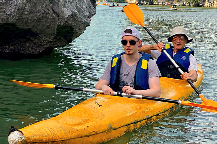 Kayak à la baie de Lan Ha