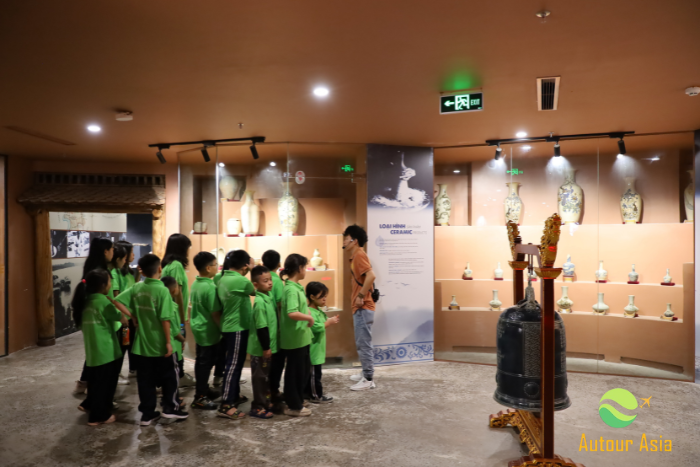 Explorez et apprenez au musée pour enrichir vos connaissances.