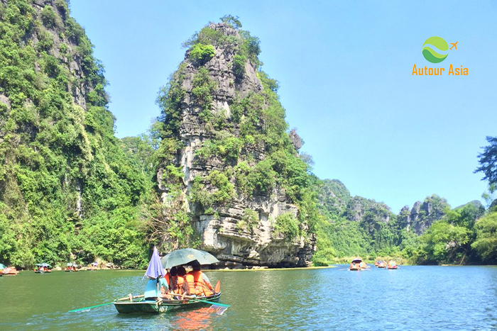 Croisière en barque à rame à Trang An