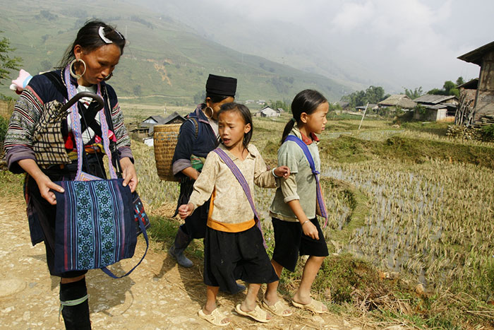 Les gens et les enfants à Sapa