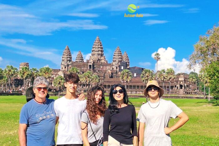 Les visiteurs profitent de la beauté d'Angkor Wat à Siem Reap