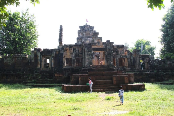 Wat Ek Phnom est un site incontournable dans votre voyage en famille à Battambang