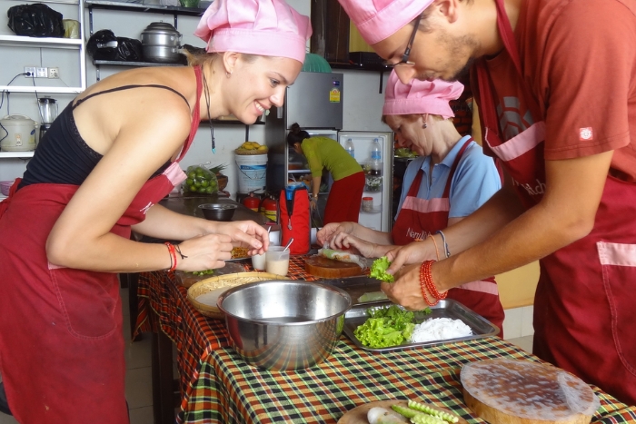 Que faire à Battambang en famille ? Cours de cuisine khmère est une bonne idée