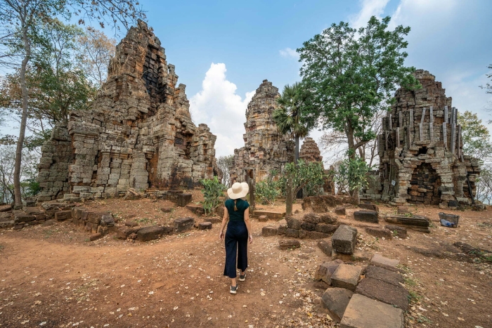 Le deuxième jour de notre itinéraire de Battambang 3 jours a été commencé par la visite du temple de Banan