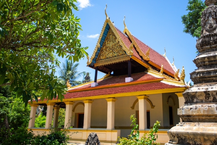 Wat Samrong Knong sous la pluie : une halte émouvante pendant un voyage hors saison à Battambang