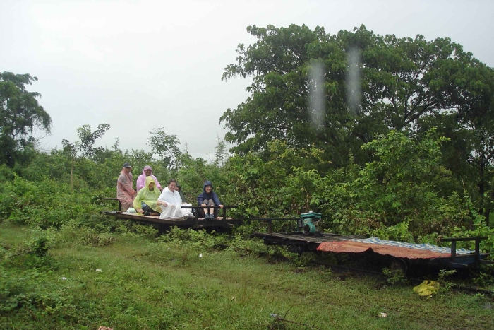 Voyage hors saison à Battambang : Le train en bambou sous la pluie