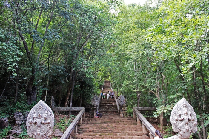 Randonnée à Battambang : découverte du temple Wat Banan au sommet