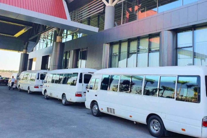 Le bus est l’un des moyens les plus populaires et abordables pour se rendre à Battambang