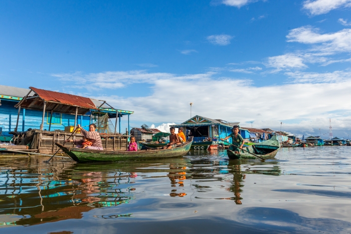 Partir au Cambodge en famille avec les balades en bateau sur le lac Tonlé Sap