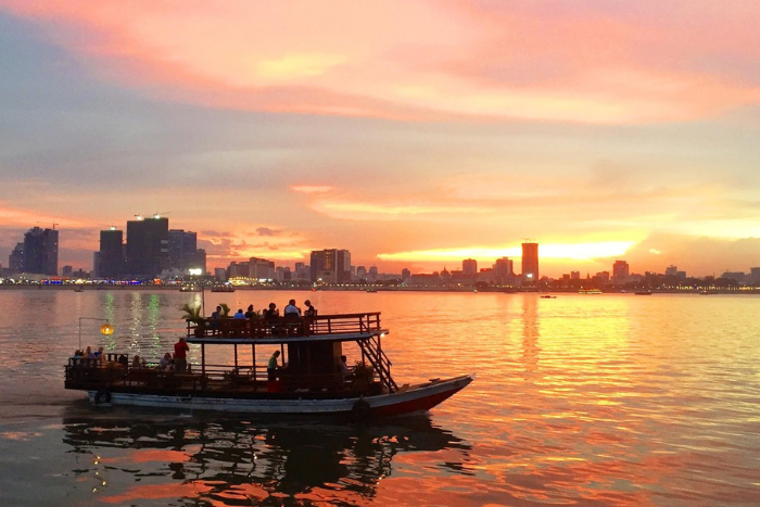 Profitez d'une croisière sur le Mékong pour regarder le coucher du soleil