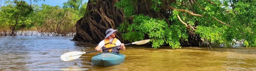 Faire du kayak avec les dauphins de l'Irrawaddy - une chose incontournable lors du voyage 5 jours à Kratie