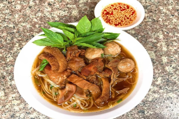 Que manger à Kratie le matin? Goûtez le Kuy Teav Khor Ko dans les restaurants locaux