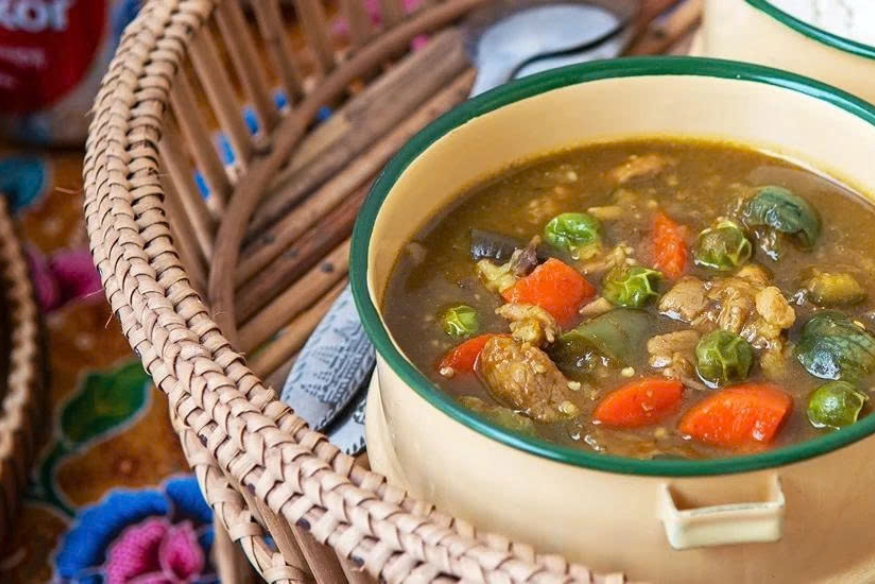 Samlor Korko – Une soupe colorée et réconfortante de Mondulkiri