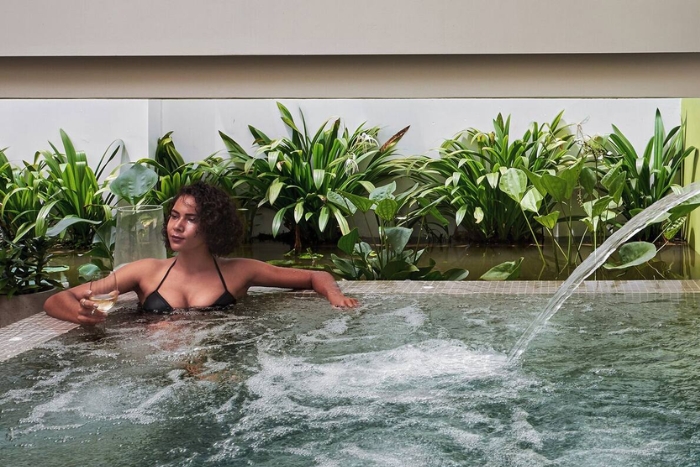 Cet hôtel est situé juste derrière le Palais Royal, en plein cœur de Phnom Penh