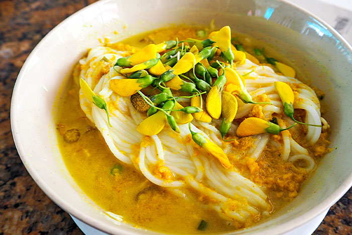 Nom Banh Chok - street food Phnom Penh