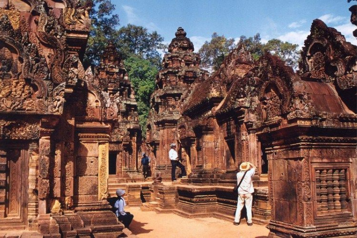 Surnommé le « joyau rose d’Angkor », Banteay Srei est également un site à ne pas manquer