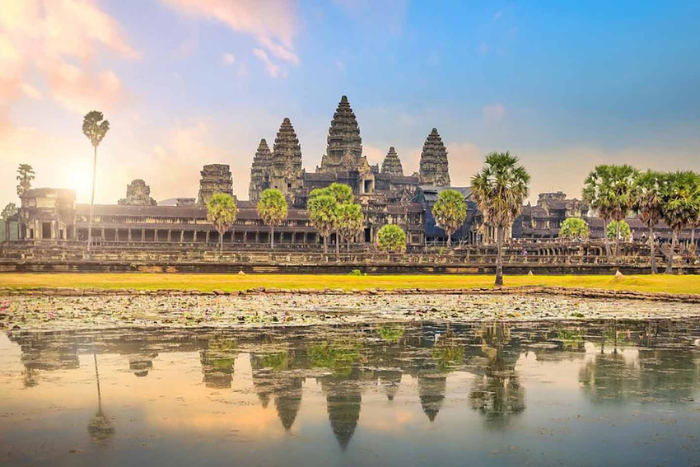 La saison sèche est le moment idéal pour visiter Siem Reap et prendre de superbes photos d'Angkor Wat sous un ciel bleu clair