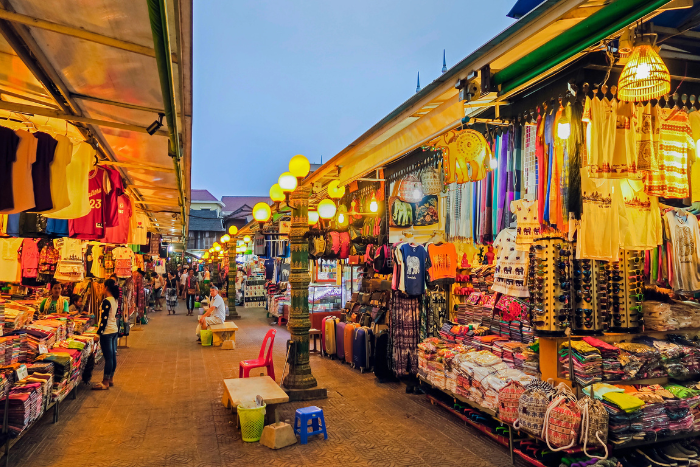 Que faire à Siem Reap en 24 heures? Acheter des souvenirs et manger des plats locaux au marché de nuit à Siem Reap