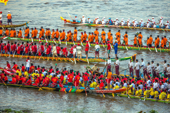 Voyage au Cambodge et à Sihanoukville pendant la Fête des Eaux (Bon Om Touk) pour assister aux courses de bateaux traditionnels