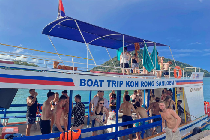 Prenez un ferry pour se déplacer entre Koh Rong et Koh Rong Samloem