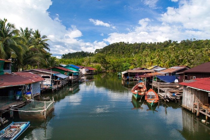 Croisière au Tonlé Sap pendant un séjour en famille dernière minute au Cambodge