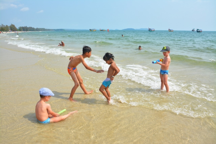 Moments de détente à Koh Rong lors d’un séjour en famille dernière minute au Cambodge