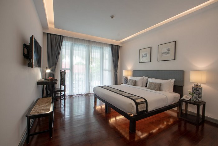  Souphattra Hotel, un des hôtels de 4 étoiles à Luang Prabang, allie élégance coloniale et charme lao.